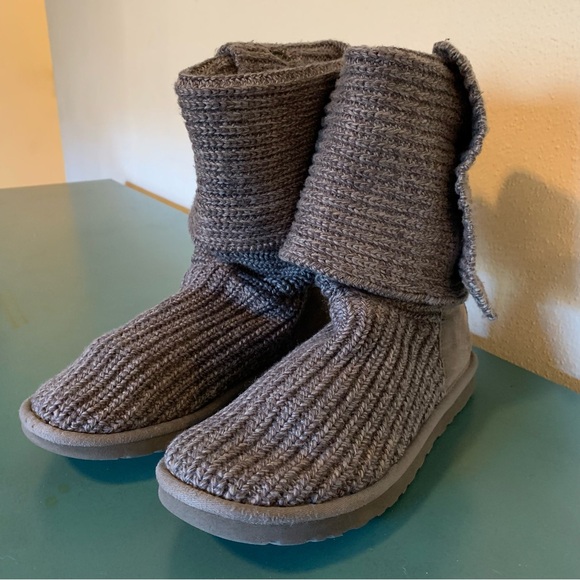 UGG Classic Cardy Boot 5819 Shearling Knit Boots Button Accents Size - 9 EUC - Picture 9 of 15